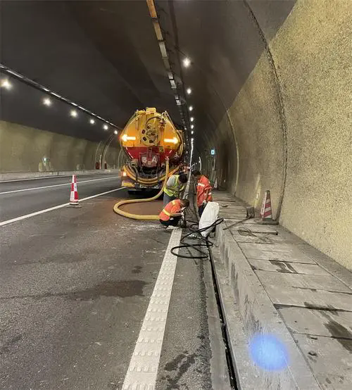 江油隧道排水渠清淤